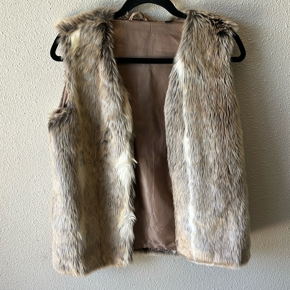 Faux fur vest size Large